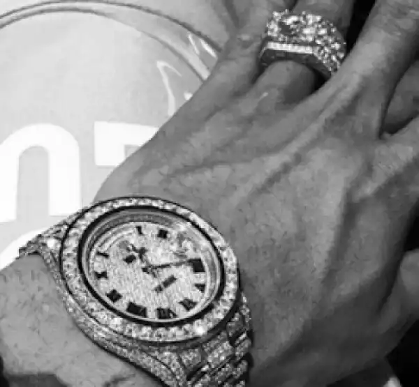 Chris Brown Shows Off His Blings In New Photos